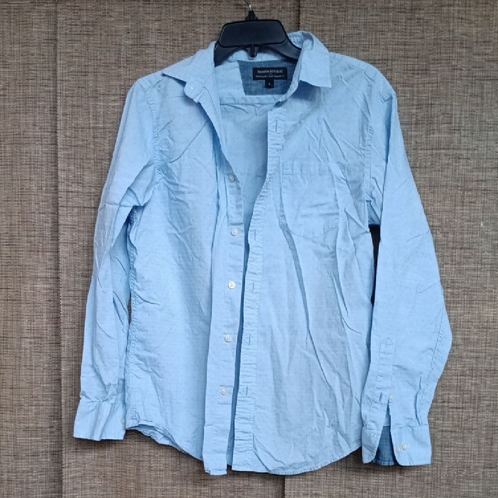 Banana Republic Light Blue Cotton Button-Up Shirt